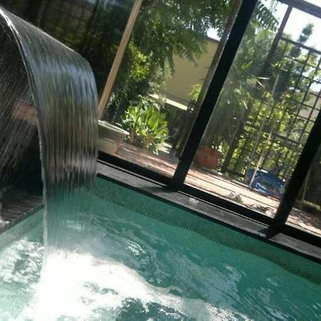 La Casa Con Piscina Riscaldata Interna Anna Luxury Garden Apartment ปิซา ภายนอก รูปภาพ
