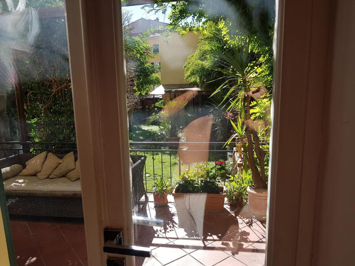 La Casa Con Piscina Riscaldata Interna Anna Luxury Garden Apartment ปิซา ภายนอก รูปภาพ
